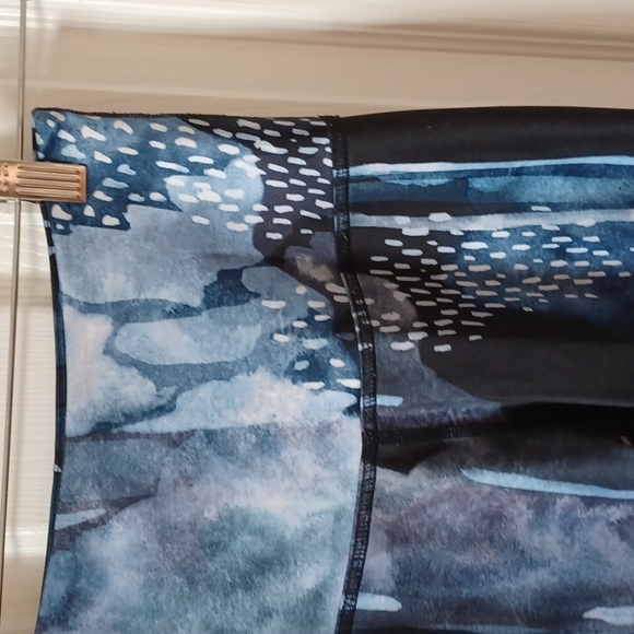 Beyond Yoga Leggings - Picture 2 of 2